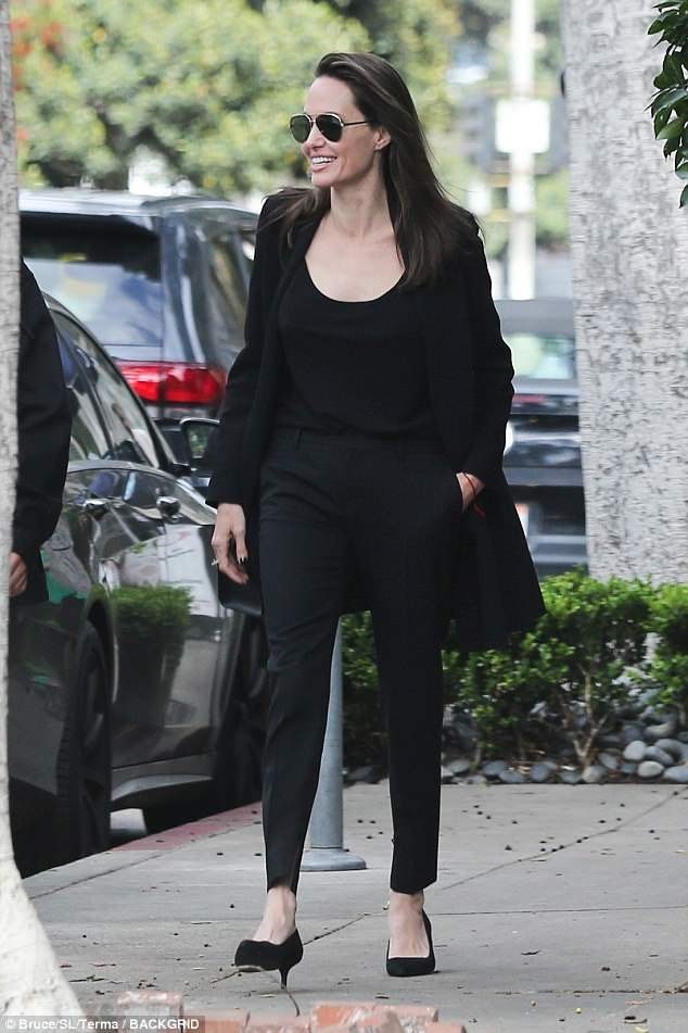 Angelina Jolie đi ăn cùng con trai Pax Thien nhân Ngày của Mẹ - ảnh 2