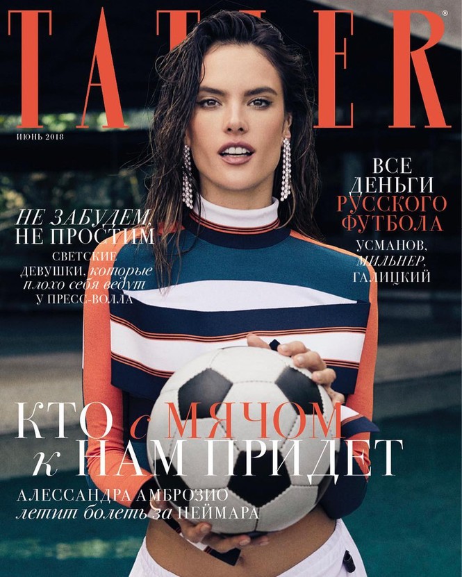 Alessandra Ambrosio mặc táo bạo cổ vũ World Cup 2018 - ảnh 1