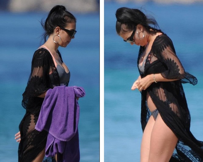 Cristiano Ronaldo và bạn gái Georgina ngọt ngào ở biển - ảnh 11