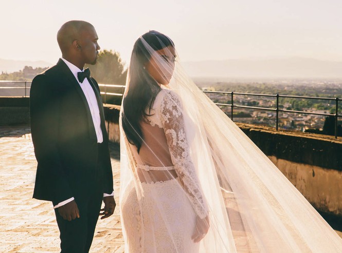 Kim Kardashian đăng ảnh ‘độc’ kỷ niệm 4 năm ngày cưới - ảnh 2