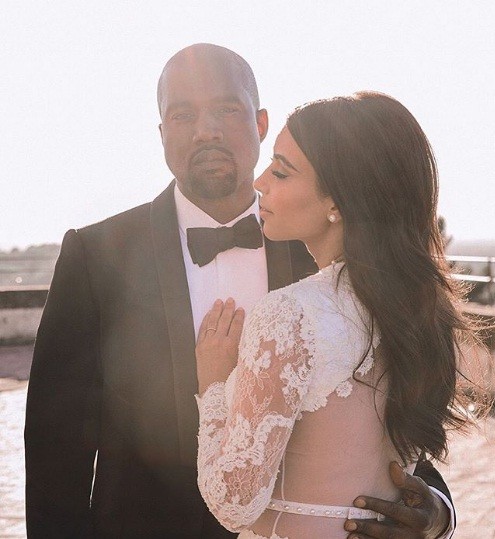 Kim Kardashian đăng ảnh ‘độc’ kỷ niệm 4 năm ngày cưới - ảnh 1