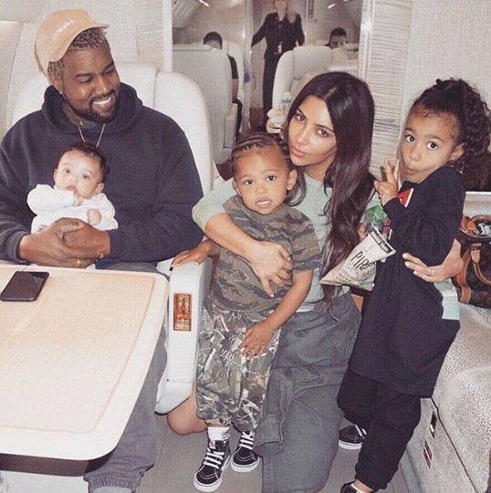 Kim Kardashian đăng ảnh ‘độc’ kỷ niệm 4 năm ngày cưới - ảnh 11