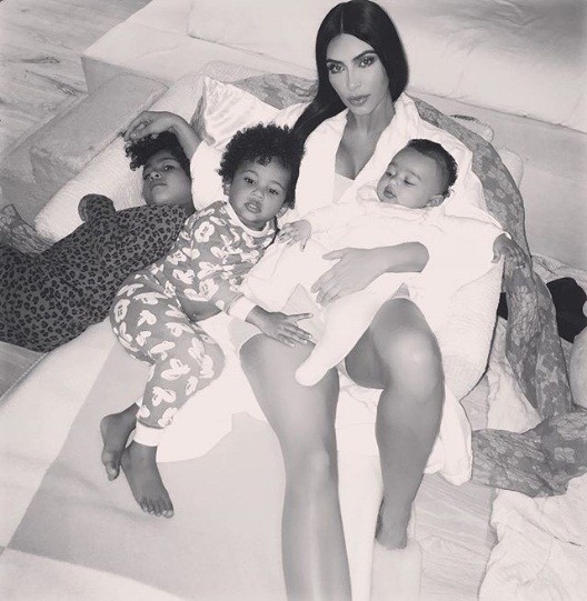 Kim Kardashian đăng ảnh ‘độc’ kỷ niệm 4 năm ngày cưới - ảnh 12