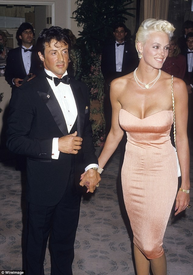 Vợ cũ ‘người hùng cơ bắp’ Sylvester Stallone mang bầu ở tuổi 54 - ảnh 13