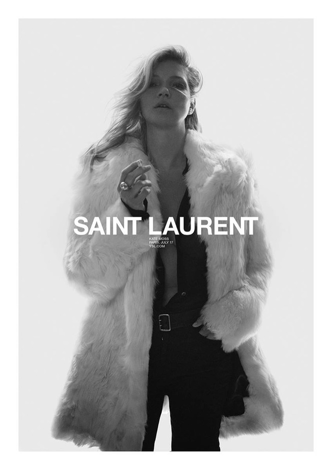 Kate Moss trẻ trung bất ngờ với váy siêu ngắn xẻ sâu gợi cảm - ảnh 7