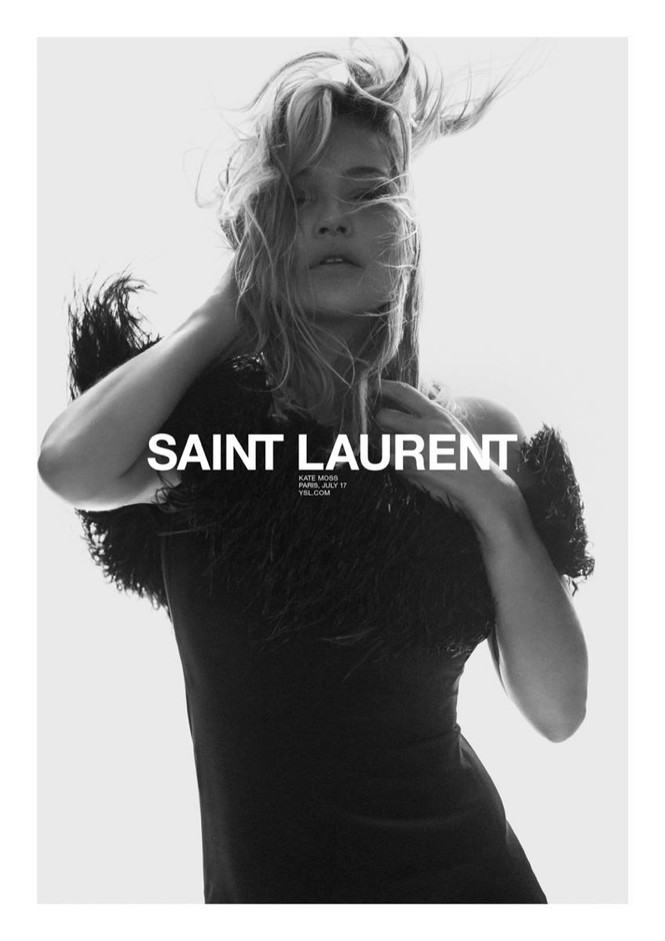 Kate Moss trẻ trung bất ngờ với váy siêu ngắn xẻ sâu gợi cảm - ảnh 8