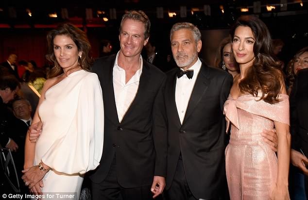 Siêu mẫu huyền thoại U60 Cindy Crawford cuốn hút tình tứ bên chồng - ảnh 10