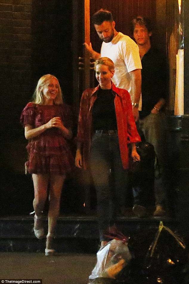 'Mỹ nhân lộ ảnh nóng’ Jennifer Lawrence lần đầu lộ ảnh hẹn hò bạn trai - ảnh 2