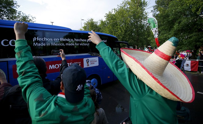 Cổ động viên hừng hực cháy bỏng trước giờ khai mạc World Cup 2018 - ảnh 12