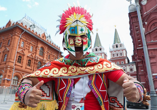 Cổ động viên hừng hực cháy bỏng trước giờ khai mạc World Cup 2018 - ảnh 1