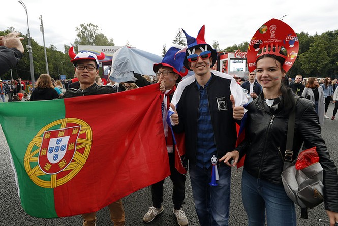 Cổ động viên hừng hực cháy bỏng trước giờ khai mạc World Cup 2018 - ảnh 7