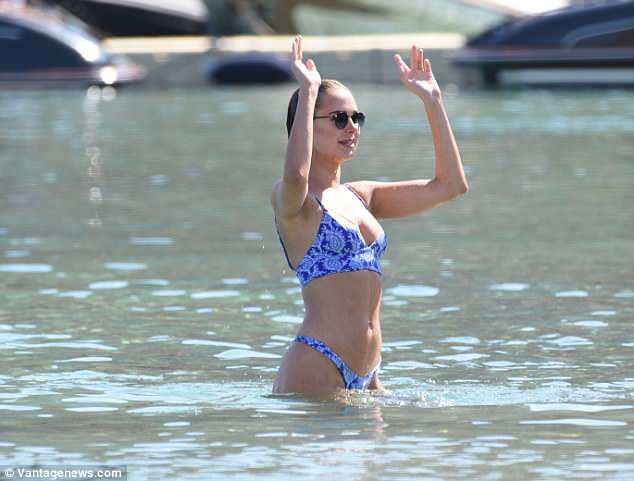 Mỹ nhân bikini Kimberley Garner quyến rũ hút hồn ở Hy Lạp - ảnh 11