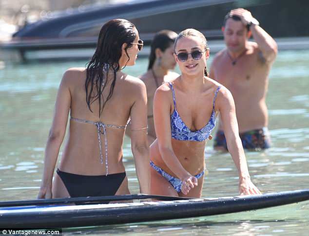 Mỹ nhân bikini Kimberley Garner quyến rũ hút hồn ở Hy Lạp - ảnh 13