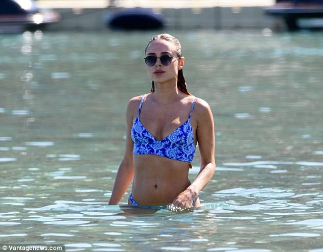 Mỹ nhân bikini Kimberley Garner quyến rũ hút hồn ở Hy Lạp - ảnh 7