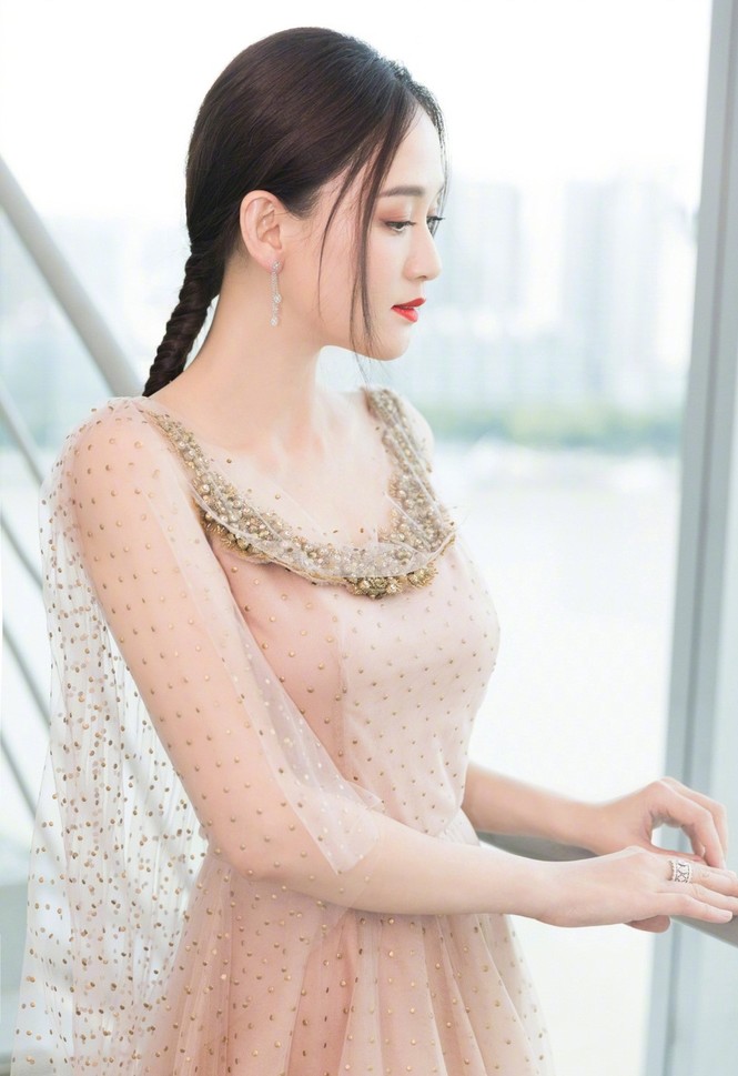 Ngỡ ngàng nét trẻ trung mong manh của ‘Đông Phương Bất Bại’ U40 - ảnh 2