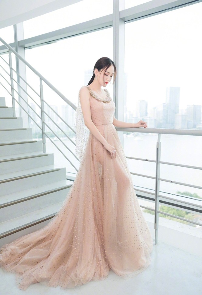 Ngỡ ngàng nét trẻ trung mong manh của ‘Đông Phương Bất Bại’ U40 - ảnh 4