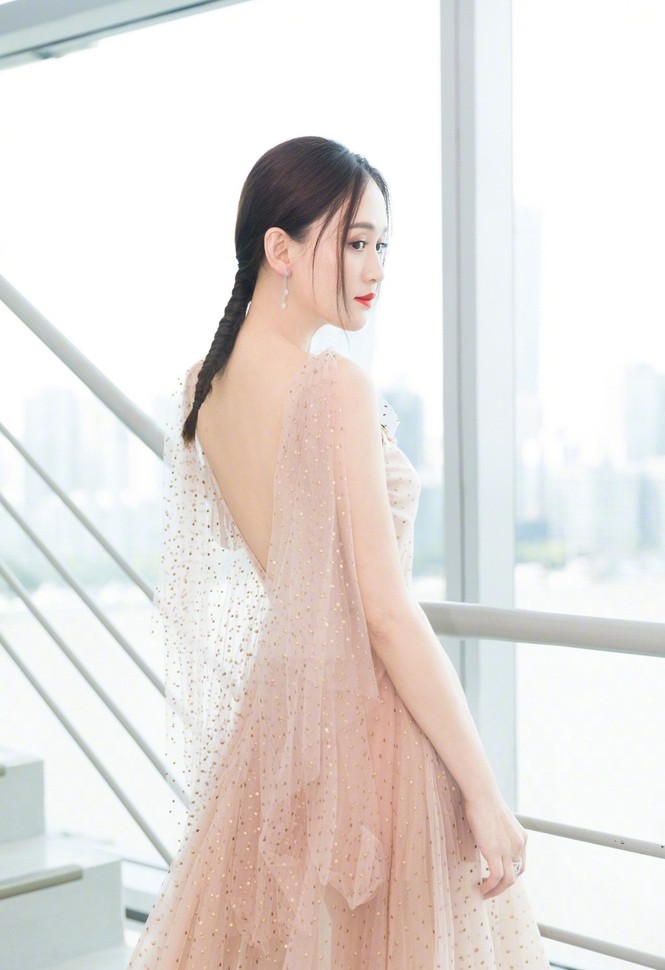 Ngỡ ngàng nét trẻ trung mong manh của ‘Đông Phương Bất Bại’ U40 - ảnh 3