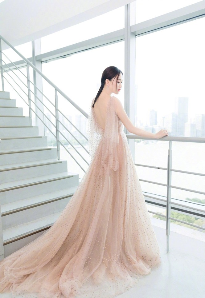 Ngỡ ngàng nét trẻ trung mong manh của ‘Đông Phương Bất Bại’ U40 - ảnh 5
