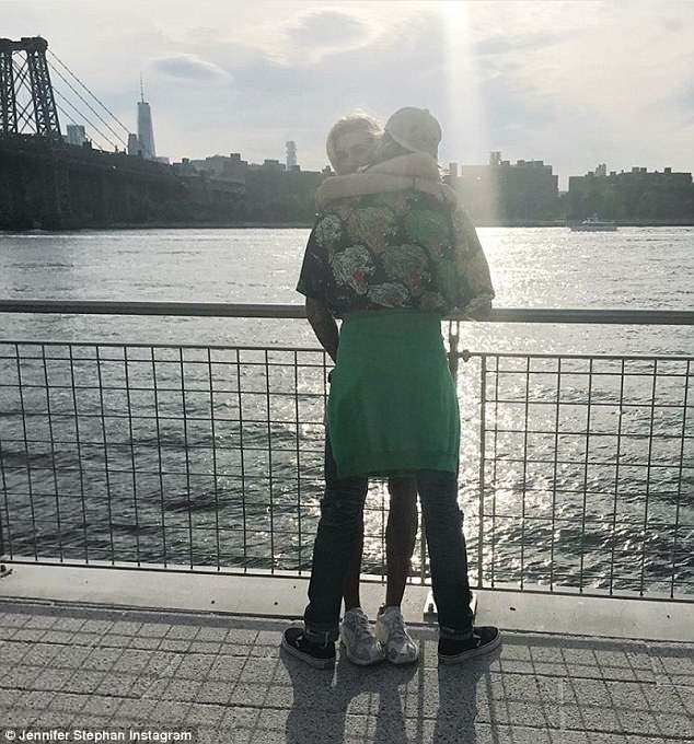 Justin Bieber đắm đuối hôn tình cũ Hailey Baldwin ở New York - ảnh 6