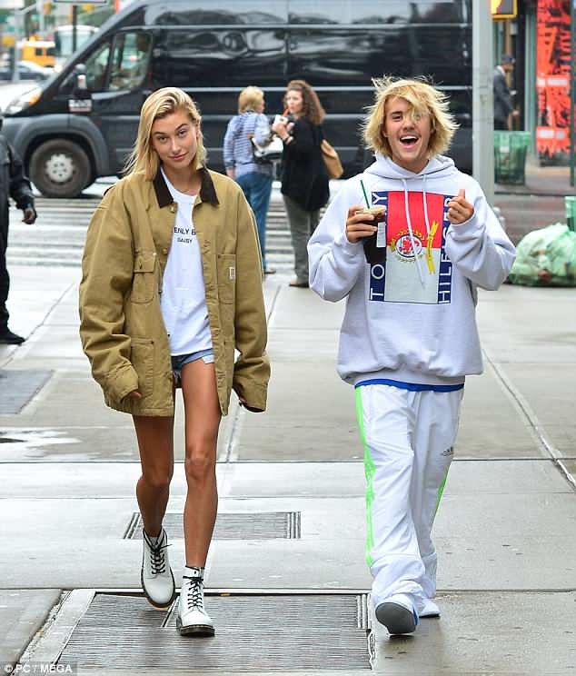 Justin Bieber đắm đuối hôn tình cũ Hailey Baldwin ở New York - ảnh 8