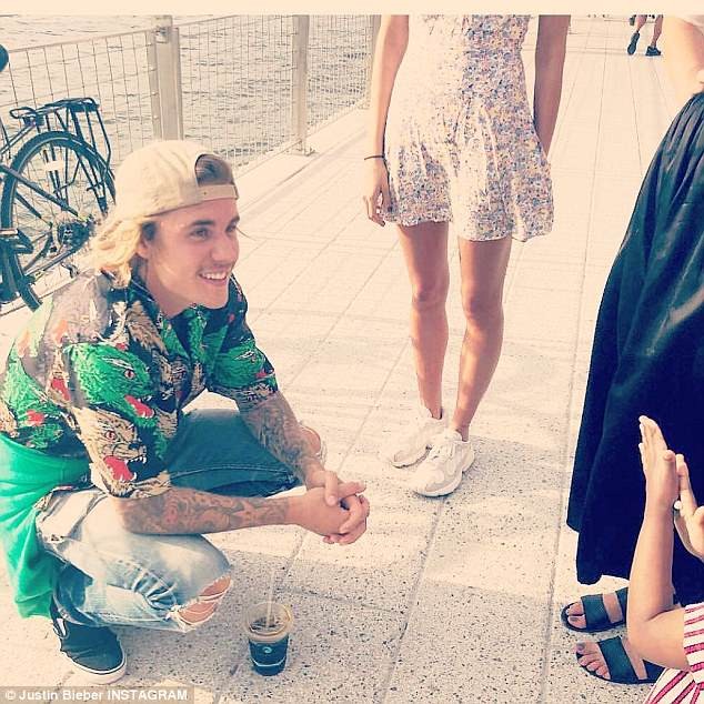 Justin Bieber đắm đuối hôn tình cũ Hailey Baldwin ở New York - ảnh 5