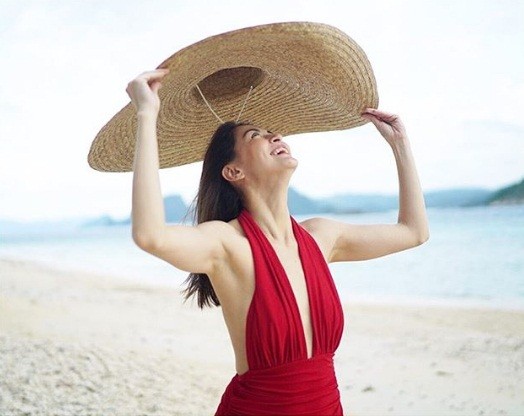‘Mỹ nhân đẹp nhất Philippines’ gợi cảm đầy sức sống ở biển - ảnh 1