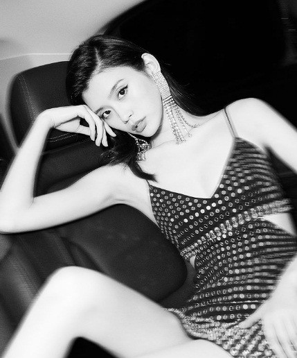 Siêu mẫu ngã sấp ở show Victoria’s Secret dáng miễn chê, eo nhỏ xíu - ảnh 9
