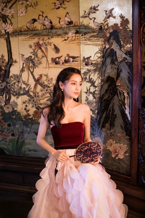 Người đẹp lai Angelababy trẻ xinh như công chúa với váy vai trần - ảnh 10