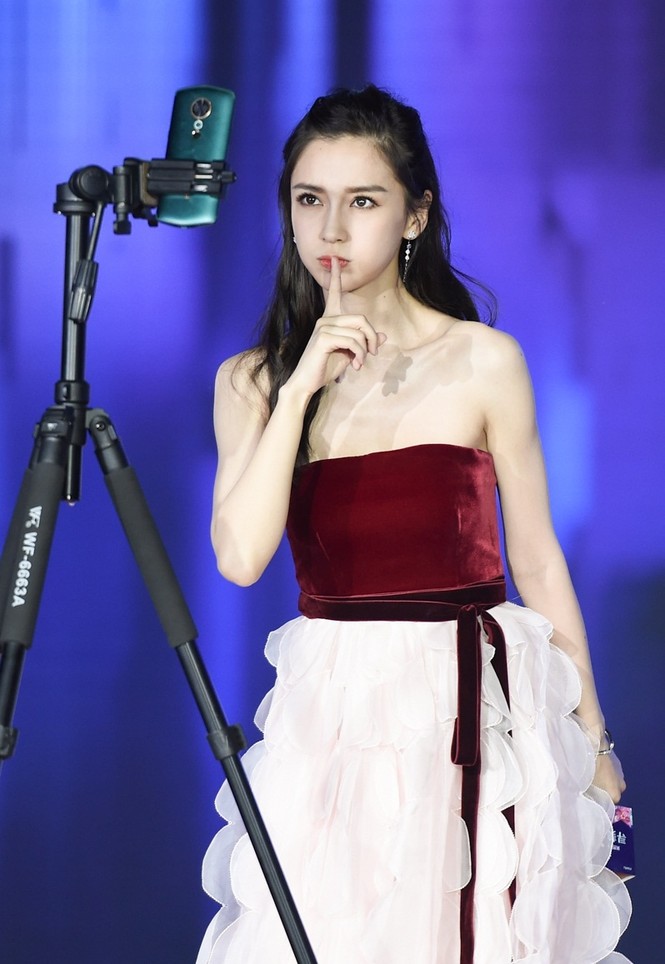 Người đẹp lai Angelababy trẻ xinh như công chúa với váy vai trần - ảnh 3