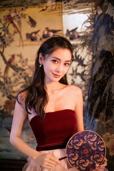 Người đẹp lai Angelababy trẻ xinh như công chúa với váy vai trần - ảnh 9