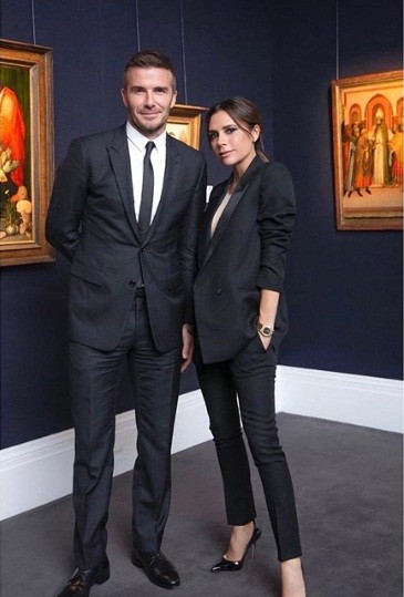 Victoria Beckham diện váy xẻ ngực, cùng con trai dự tiệc - ảnh 8