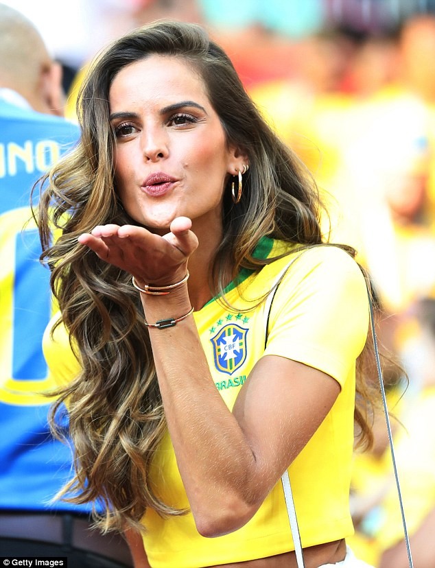 Những thiên thần nội y nào đang có mặt trên khán đài cổ vũ Brazil? - ảnh 8