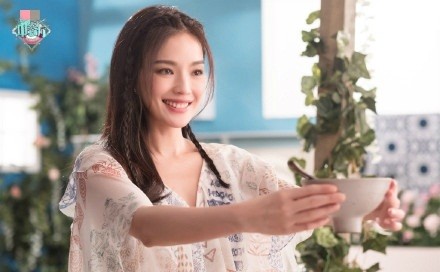 Thư Kỳ ngoại tứ tuần vẫn trẻ trung quyến rũ như đôi mươi - ảnh 1