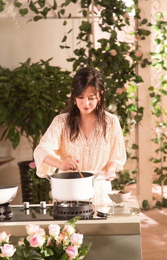 Triệu Vy trẻ đẹp xuất thần, vui mừng tái ngộ Tô Hữu Bằng - ảnh 4