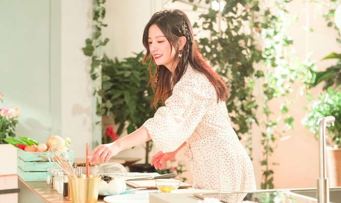 Triệu Vy trẻ đẹp xuất thần, vui mừng tái ngộ Tô Hữu Bằng - ảnh 1