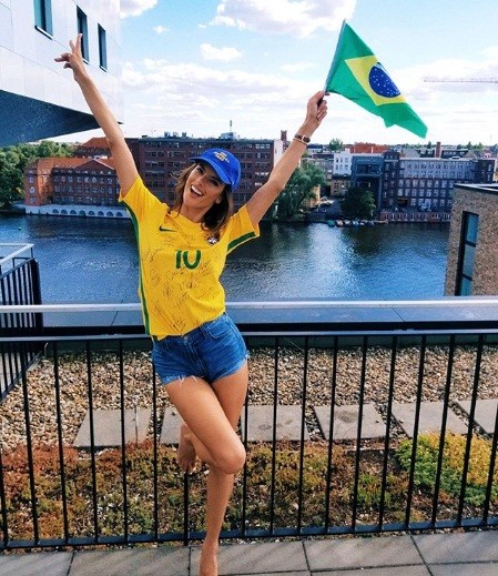Gây náo loạn Paris. nữ thần Alessandra Ambrosio lại gợi cảm ở Berlin - ảnh 8