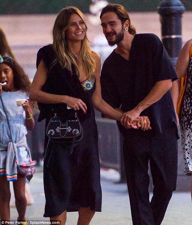 Siêu mẫu Đức Heidi Klum đắm đuối bồ trẻ kém 16 tuổi trên phố - ảnh 8