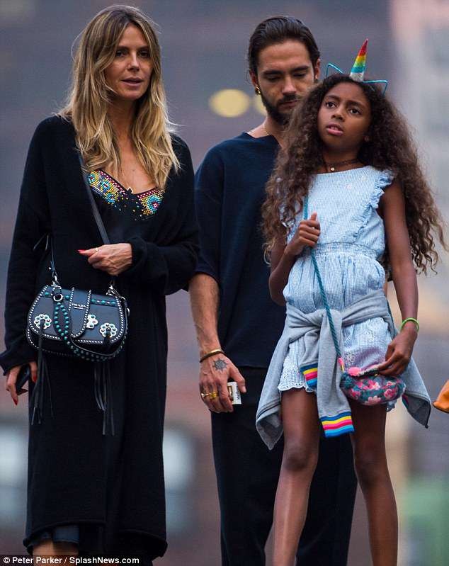 Siêu mẫu Đức Heidi Klum đắm đuối bồ trẻ kém 16 tuổi trên phố - ảnh 13