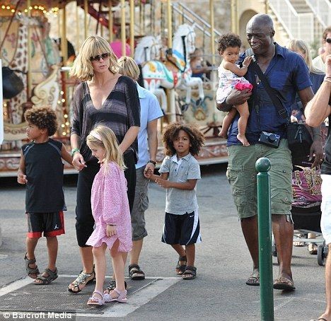 Siêu mẫu Đức Heidi Klum đắm đuối bồ trẻ kém 16 tuổi trên phố - ảnh 15
