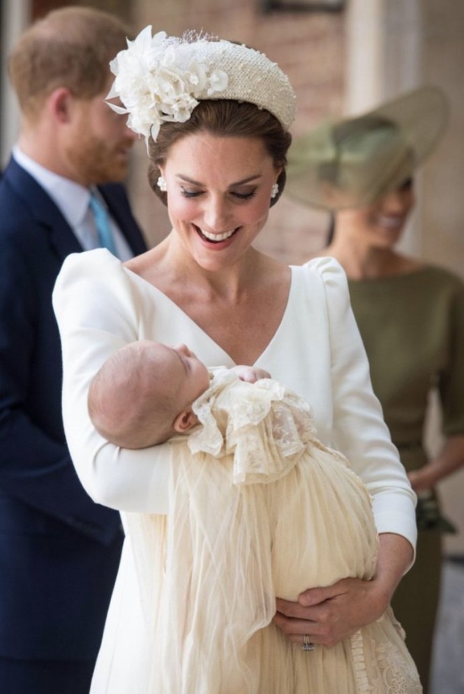 Công nương Kate Middleton đẹp lộng lẫy sau hơn 2 tháng sinh con - ảnh 2