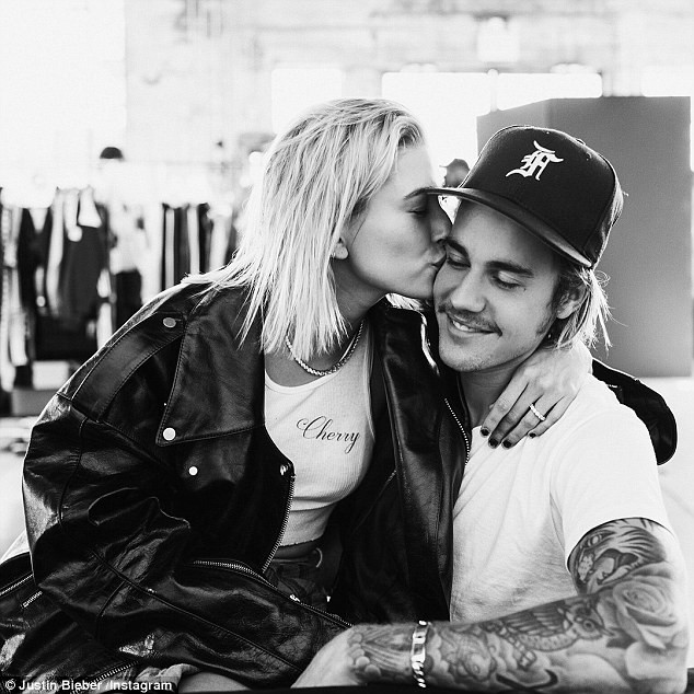 Justin Bieber xác nhận đính hôn Hailey, hứa là trụ cột gia đình - ảnh 1