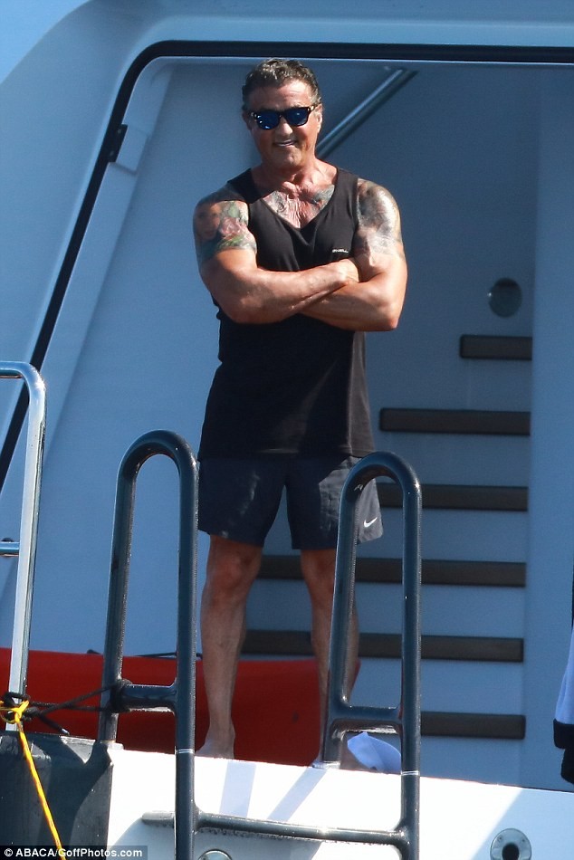 Vợ và con gái ‘người hùng cơ bắp’ Sylvester Stallone siêu quyến rũ - ảnh 4