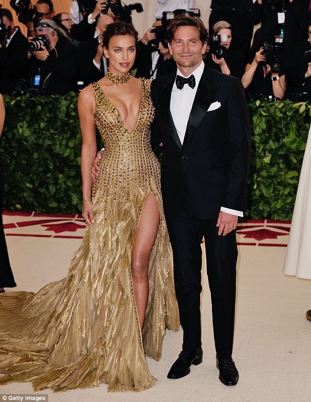 Bồ cũ CR 7 - Irina Shayk chưa bao giờ thôi quyến rũ - ảnh 11