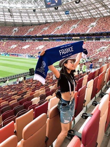 Hoa hậu Pháp, thiên thần nội y sôi nổi trên khán đài chung kết World Cup - ảnh 13