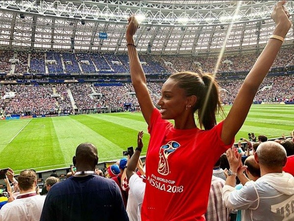 Hoa hậu Pháp, thiên thần nội y sôi nổi trên khán đài chung kết World Cup - ảnh 3