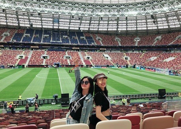 Hoa hậu Pháp, thiên thần nội y sôi nổi trên khán đài chung kết World Cup - ảnh 11