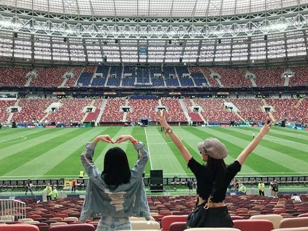 Hoa hậu Pháp, thiên thần nội y sôi nổi trên khán đài chung kết World Cup - ảnh 12