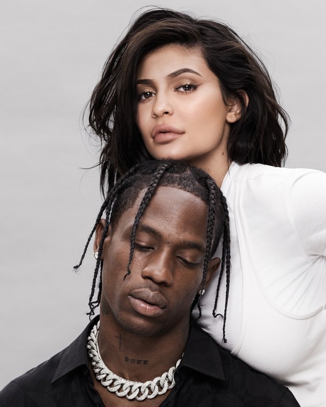 'Phát sốt' khoảnh khắc táo bạo của em út Kim Kardashian bên bạn trai - ảnh 7