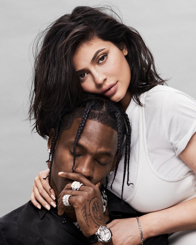 'Phát sốt' khoảnh khắc táo bạo của em út Kim Kardashian bên bạn trai - ảnh 6