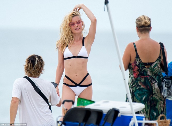Con gái ca sĩ rock Rolling Stones hóa thiên thần bikini siêu quyến rũ - ảnh 5